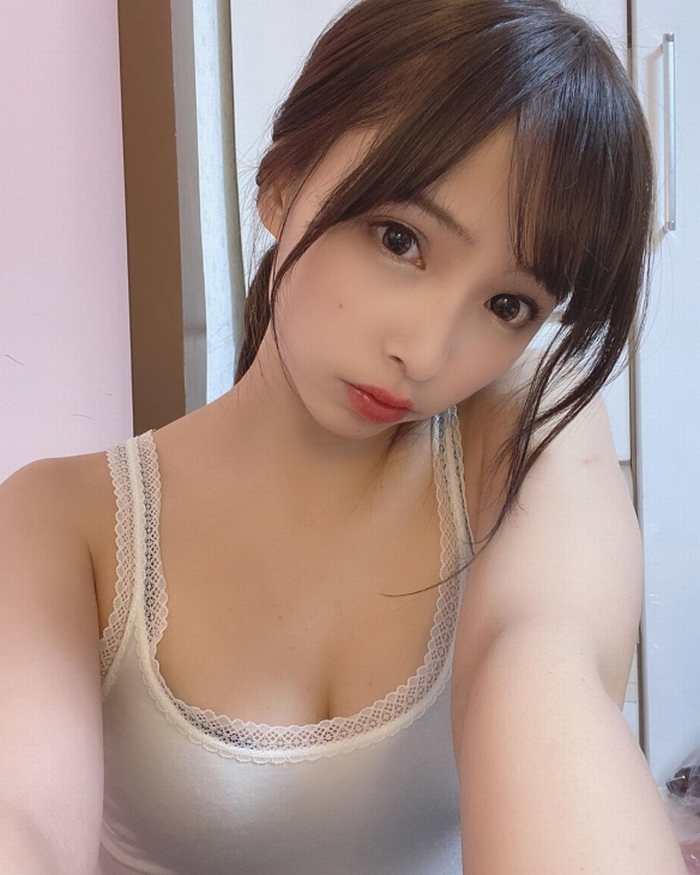 日本清纯嫩妹鹤卷星奈 写真福利肉感十足  第3张