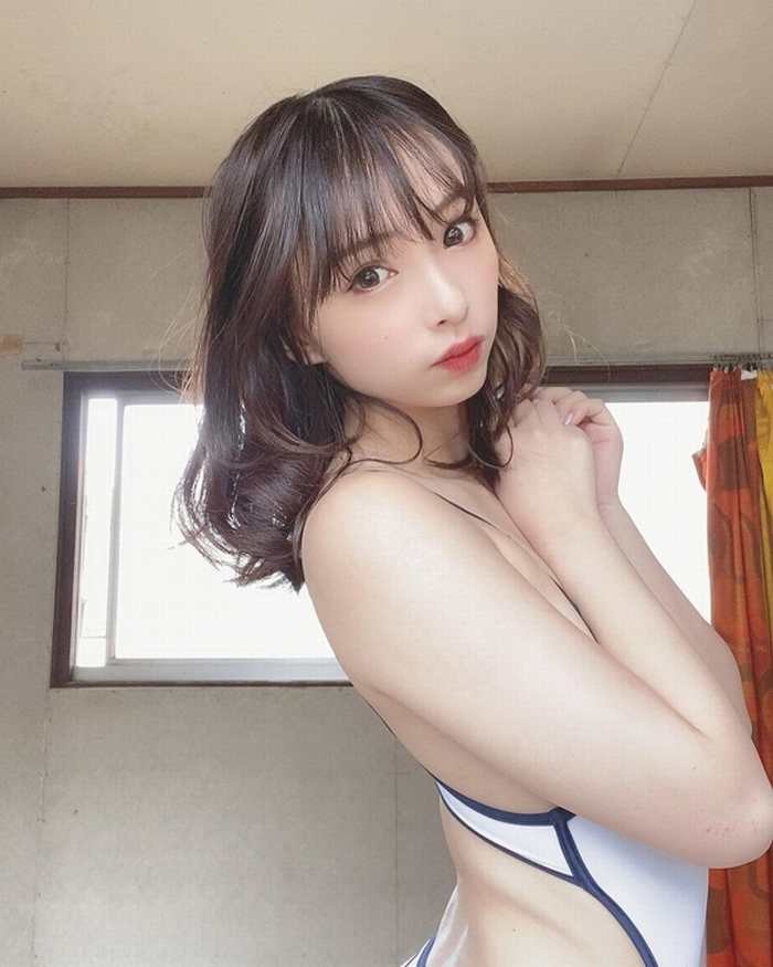 日本清纯嫩妹鹤卷星奈 写真福利肉感十足  第8张