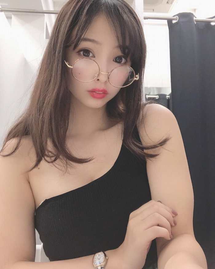 日本清纯嫩妹鹤卷星奈 写真福利肉感十足  第11张
