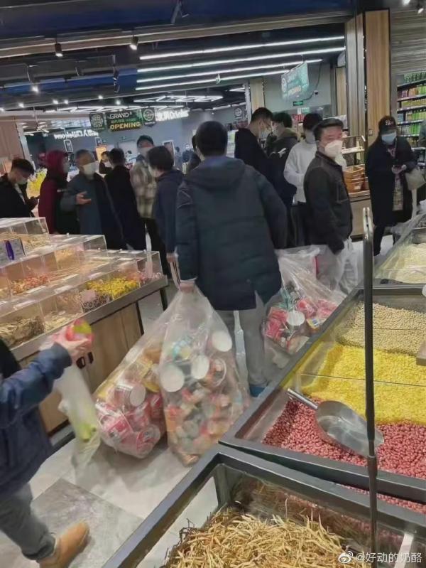 上海浦东超市，老坛酸菜牛肉面尴尬了  第1张